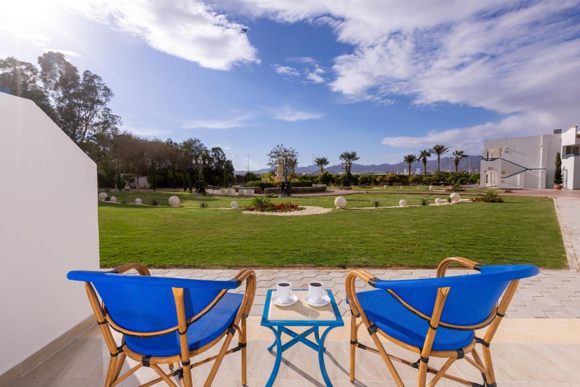 Deluxe Double or Twin Room Pool View